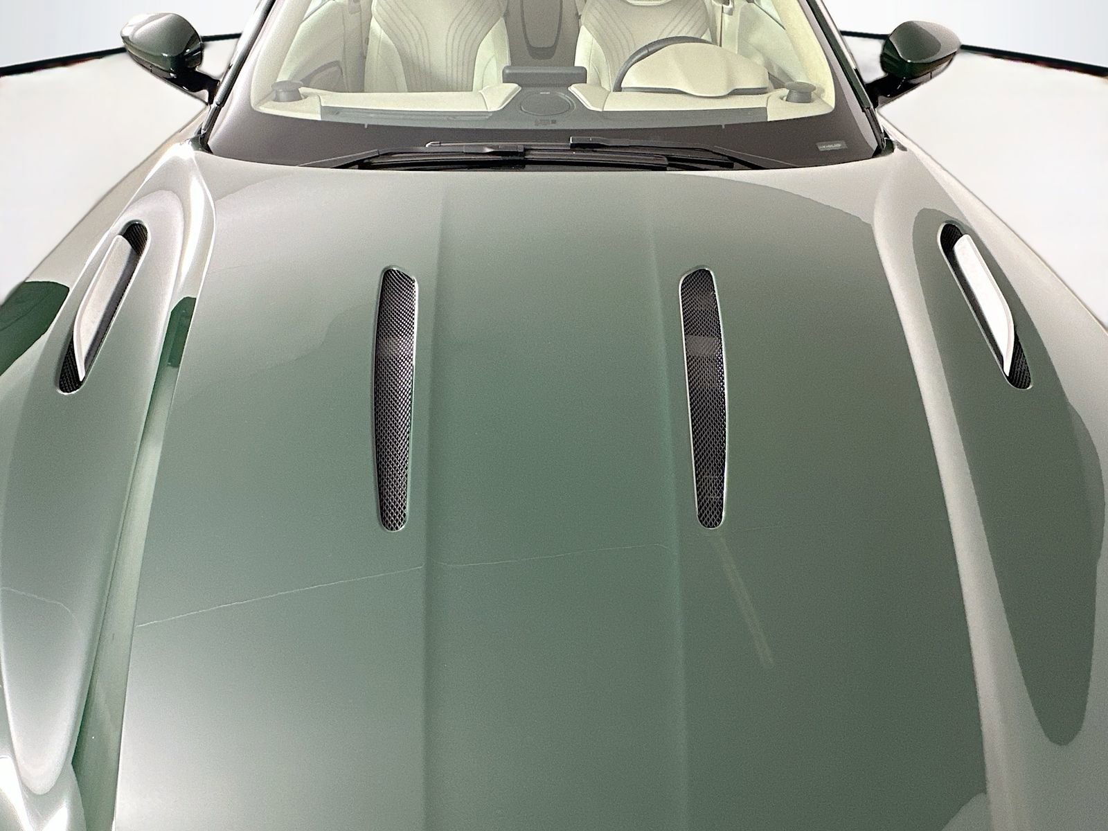 Used 2017 Aston Martin DB11 V12 RWD image 65