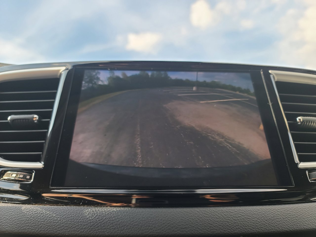 Used 2023 Chrysler Pacifica Touring-L image 27