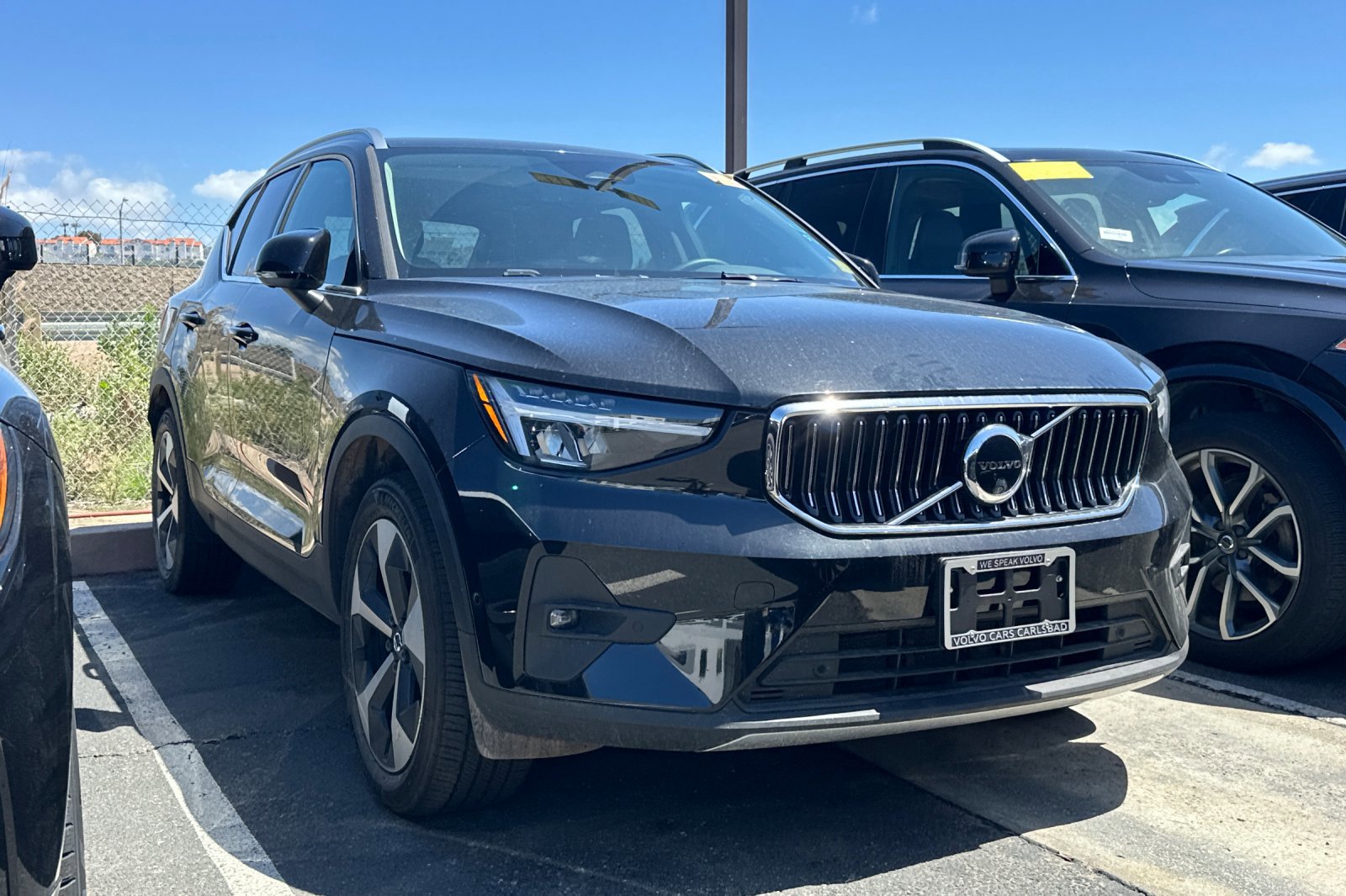 Used 2025 Volvo XC40 B5 Plus image 2