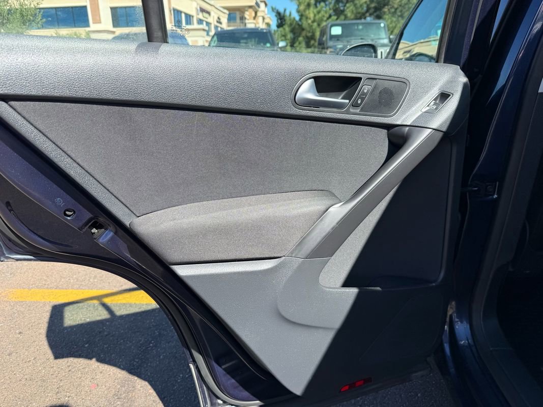 Used 2013 Volkswagen Tiguan S image 16