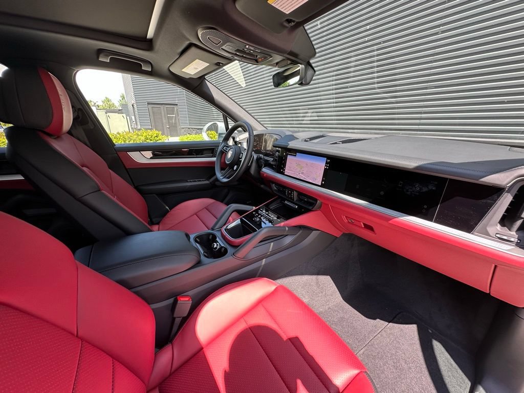 Certified 2025 Porsche Cayenne S AWD/4WD image 38