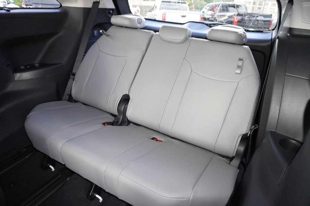 New 2026 Toyota Sienna XLE image 9