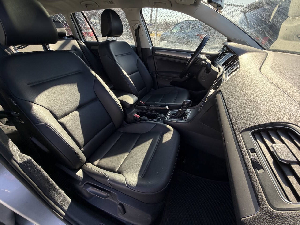 Used 2016 Volkswagen Golf Limited Edition FWD image 32