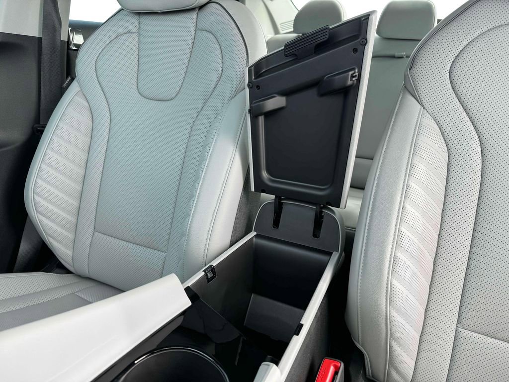 Used 2025 Hyundai Elantra Limited image 20