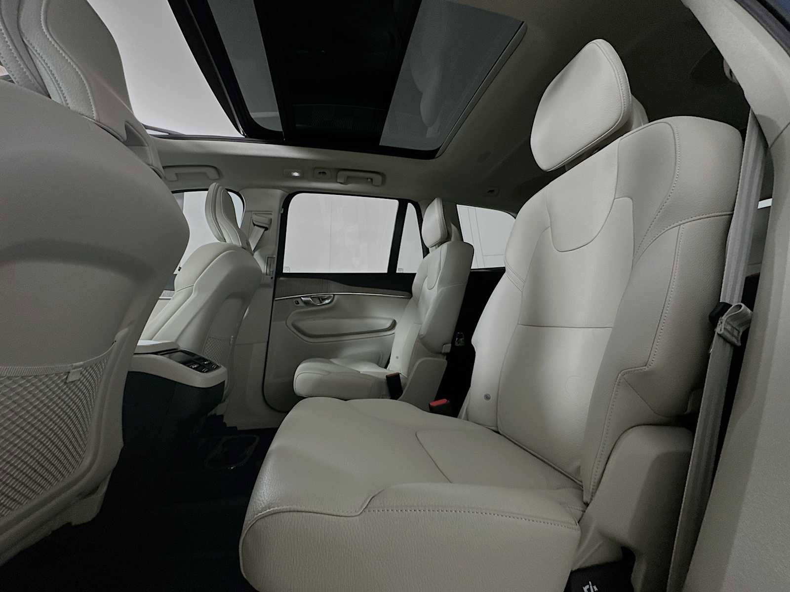 Certified 2025 Volvo XC90 B6 Plus image 23