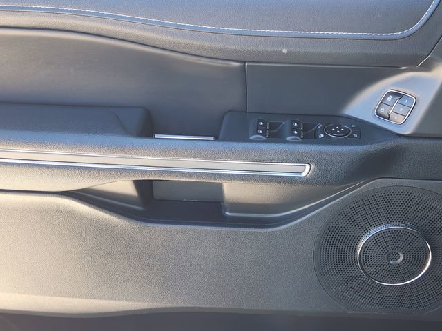 Used 2024 Ford Expedition XLT image 23