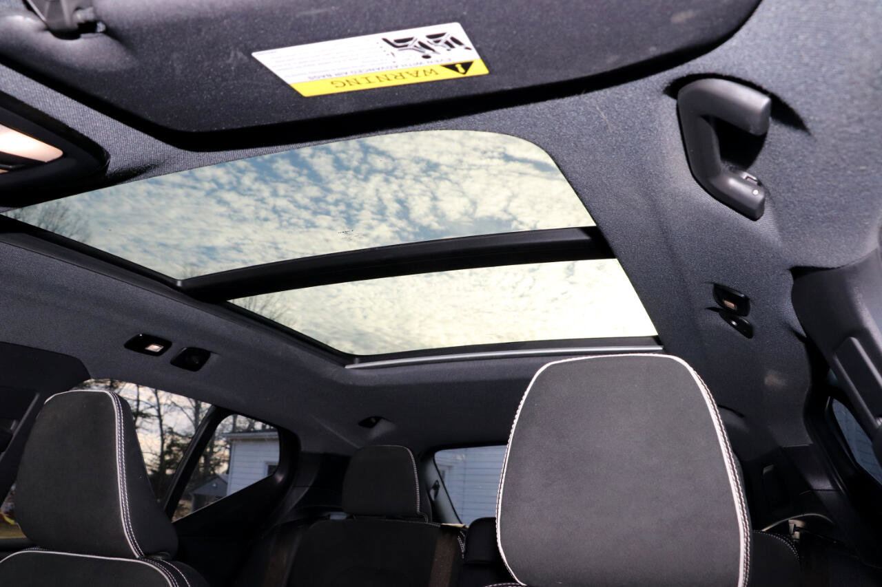 Used 2022 Volvo XC40 P8 Recharge Plus image 18