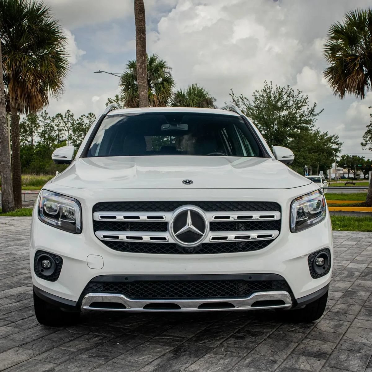 Used 2020 Mercedes-Benz GLB 250 w/ Premium Package image 2