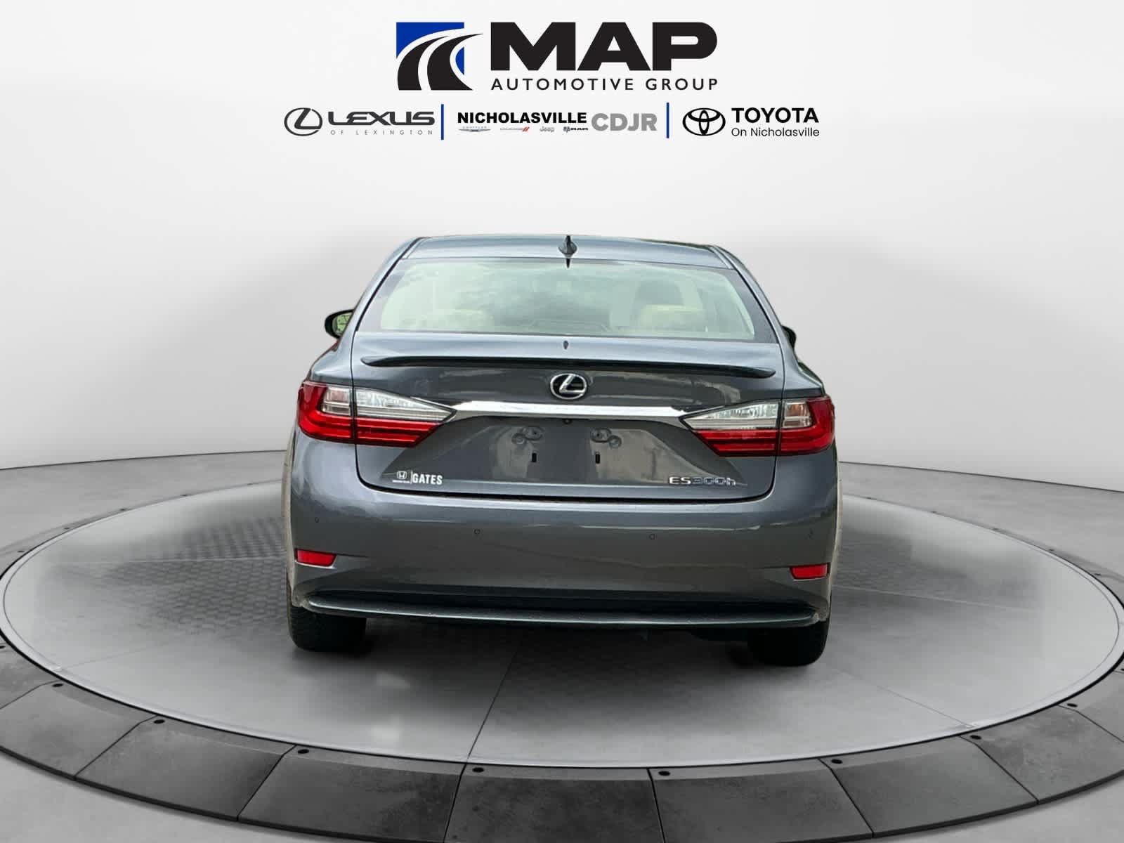 Used 2016 Lexus ES 300h w/ Luxury Package w/Wood Trim FWD image 4