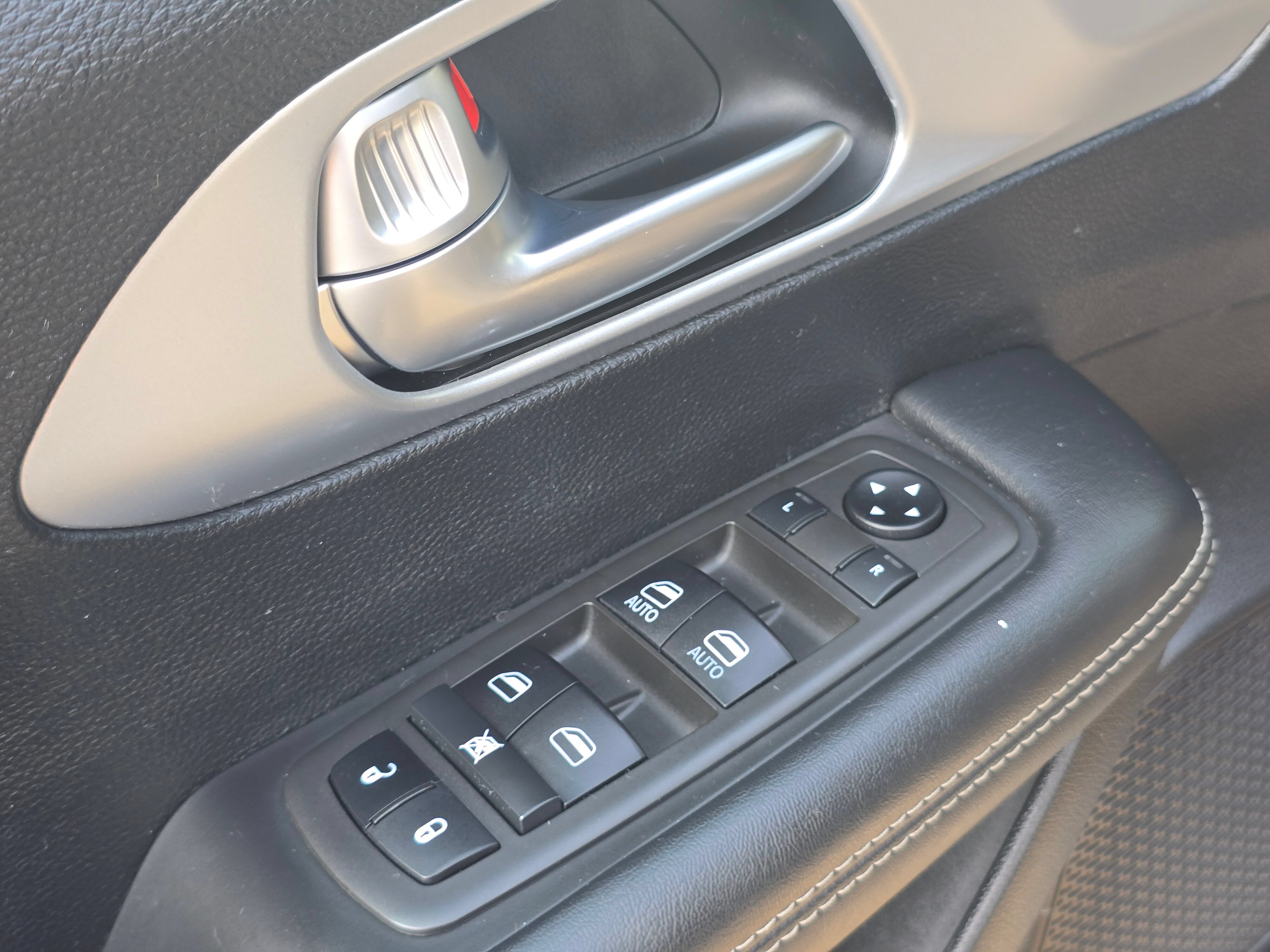 Used 2021 Chrysler Pacifica Touring w/ S Appearance Package FWD image 23