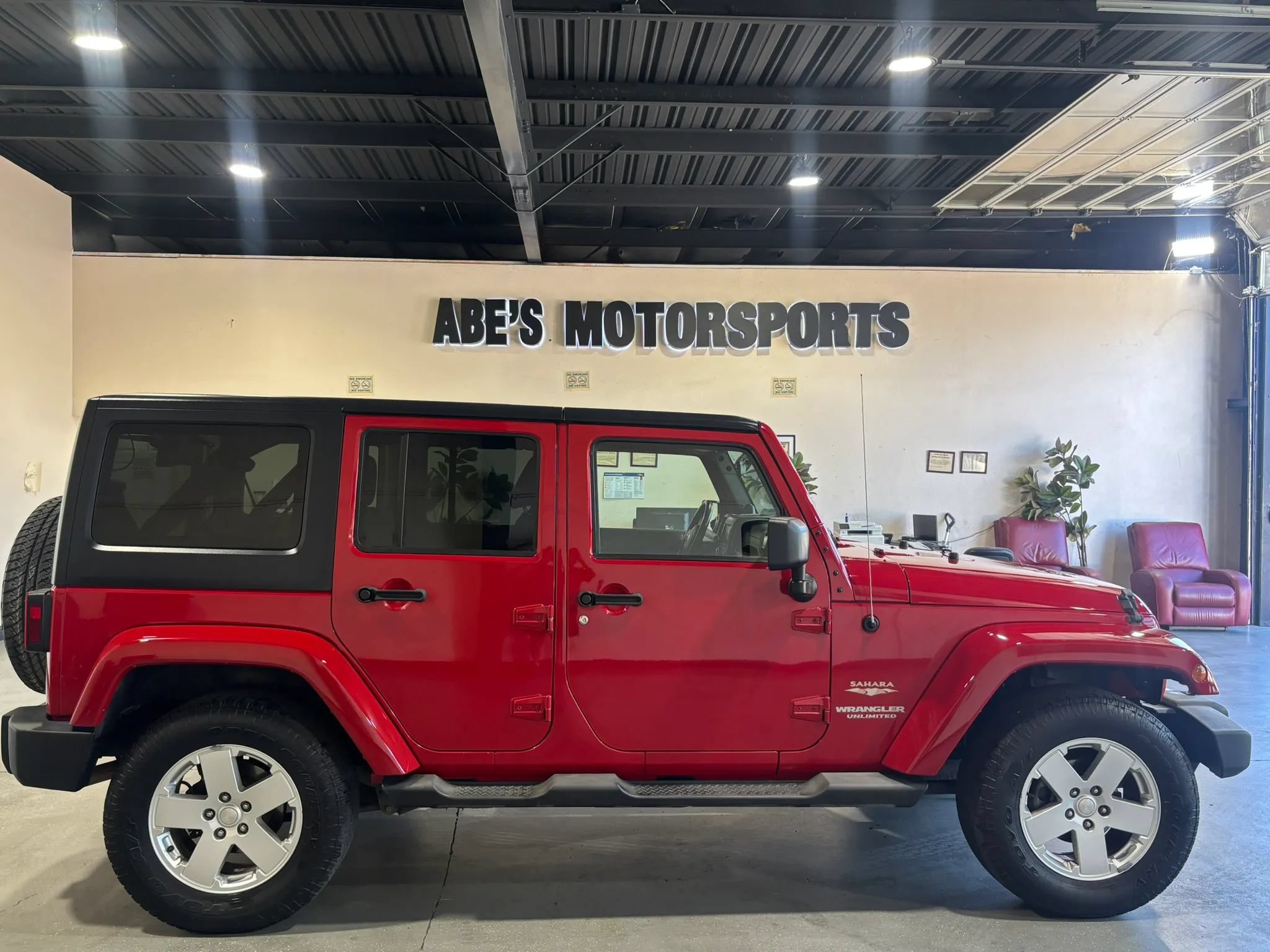 Used 2011 Jeep Wrangler Unlimited Sahara w/ Dual Top Group AWD/4WD image 7