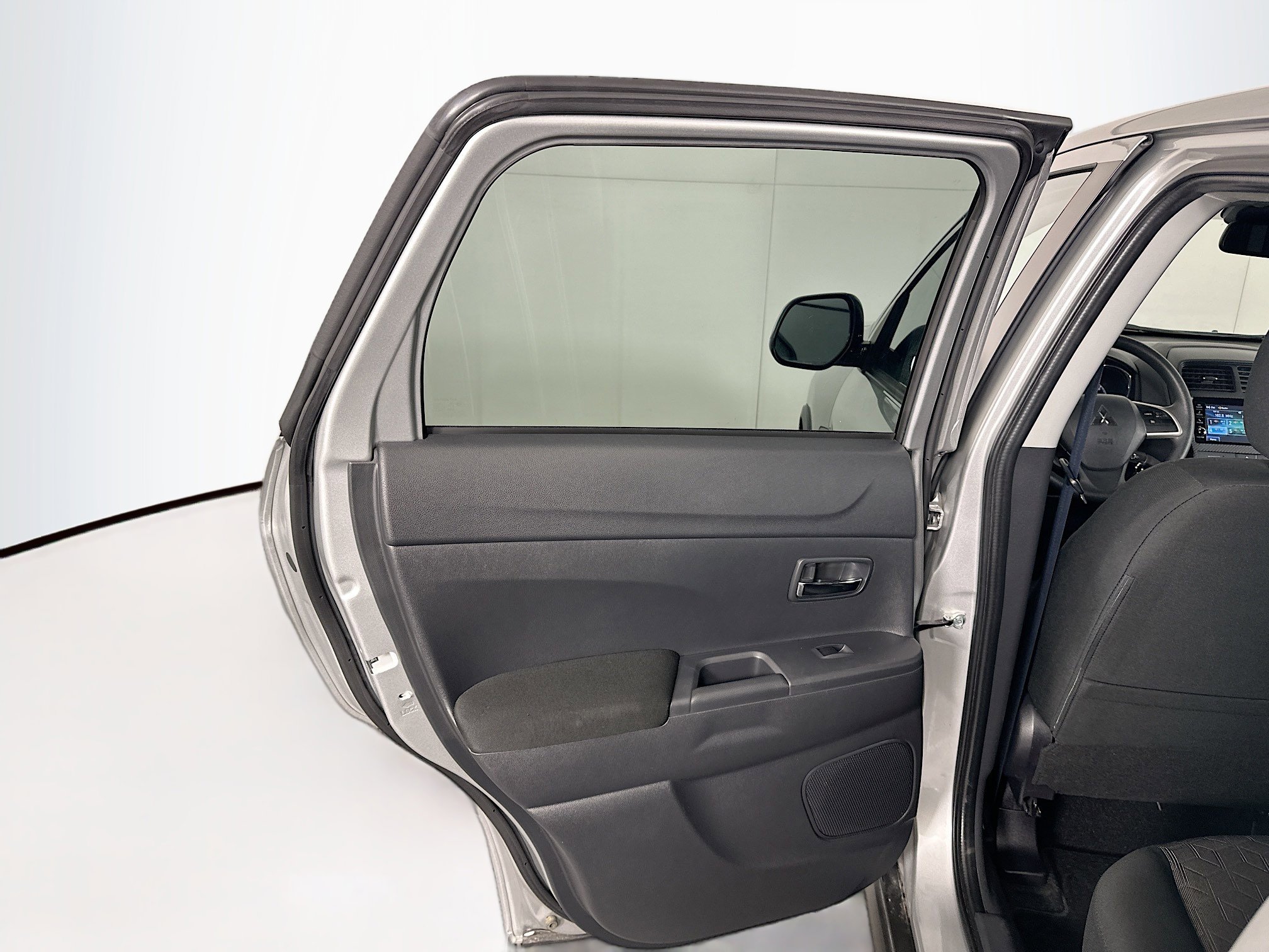 Used 2025 Mitsubishi Outlander Sport LE image 24