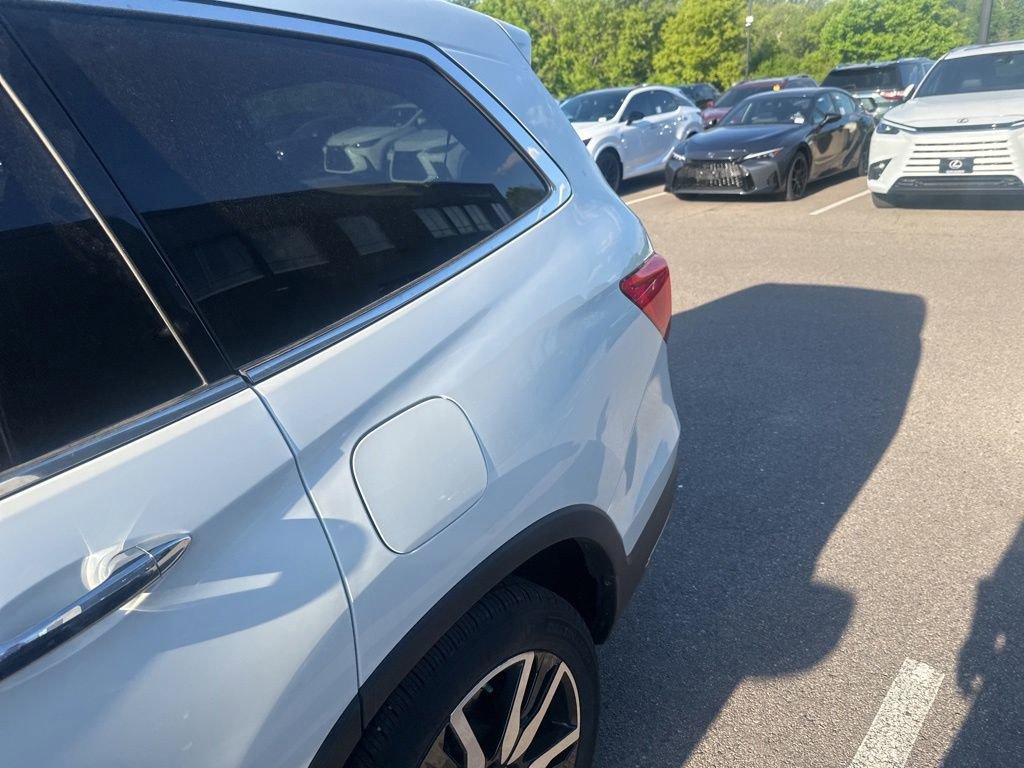 Used 2019 Honda Pilot Touring image 9