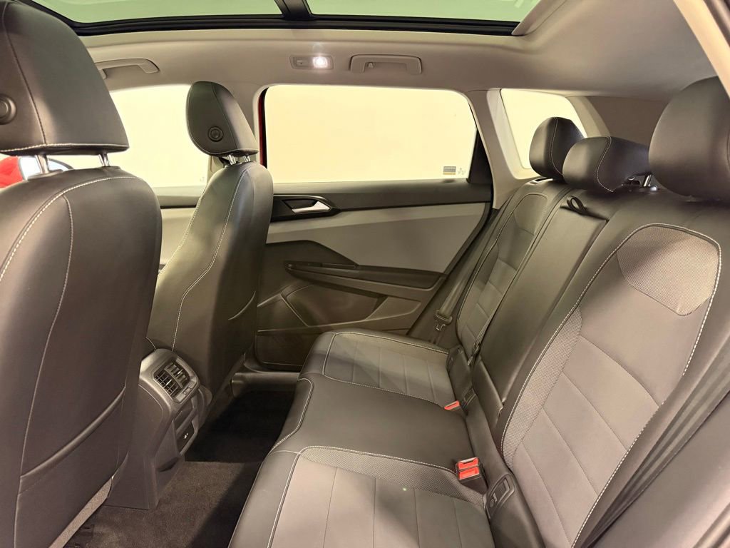 Used 2023 Volkswagen Taos SE w/ Panoramic Sunroof Package image 22