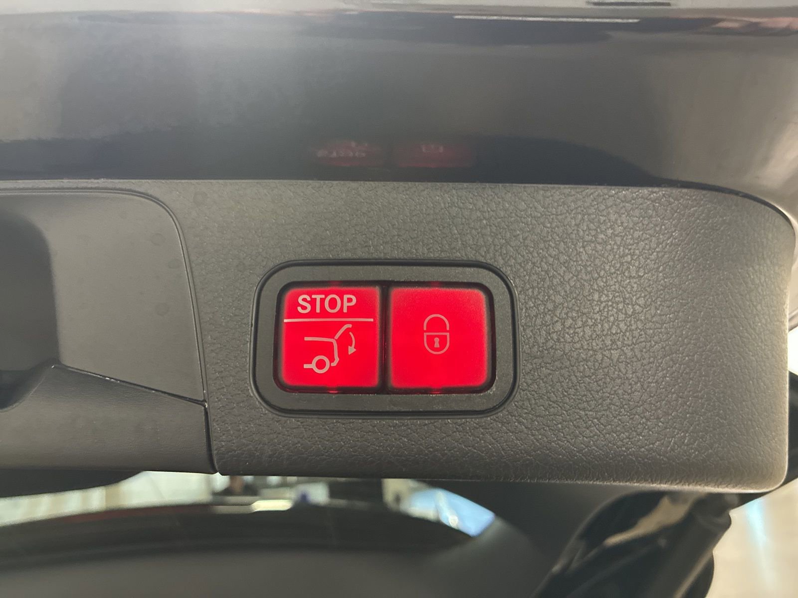 Used 2024 Mercedes-Benz GLB 250 4MATIC image 29