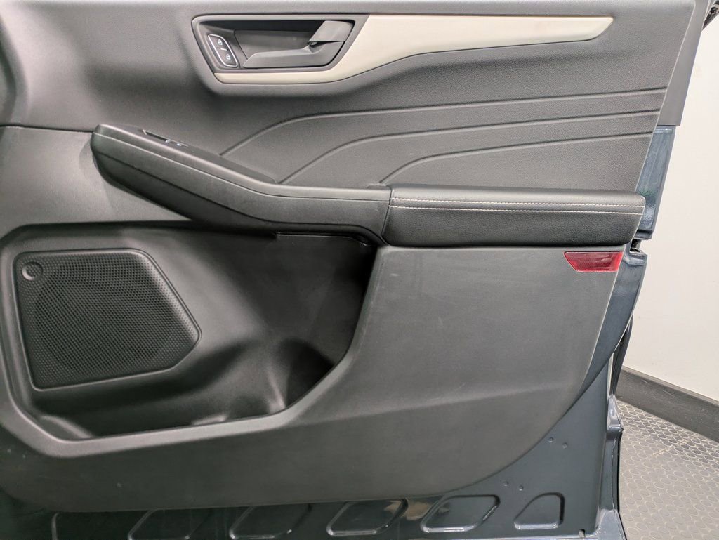 Used 2022 Ford Escape SE image 27