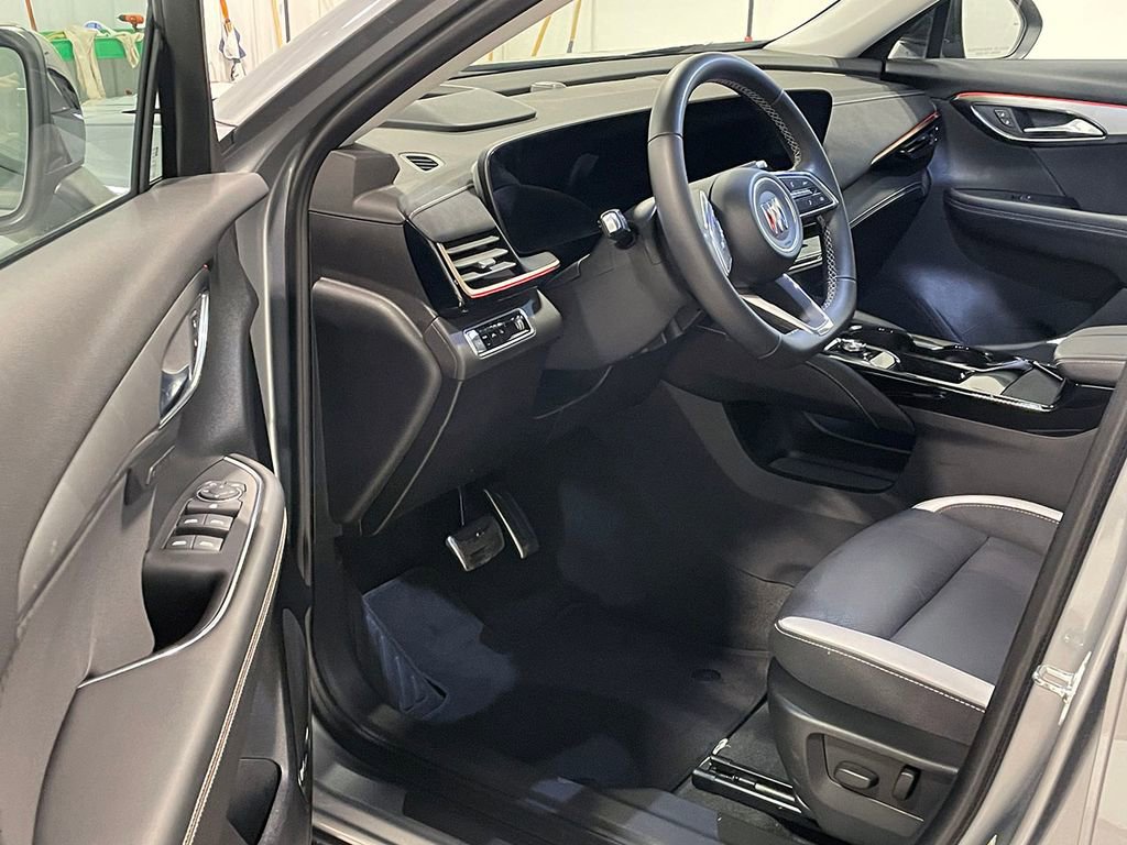 Used 2025 Buick Envision Sport Touring image 17