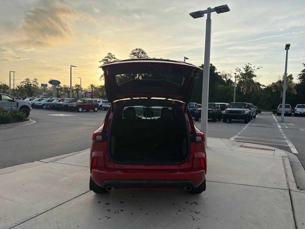Used 2023 Ford Escape ST-Line w/ Tech Pack #1 FWD image 7