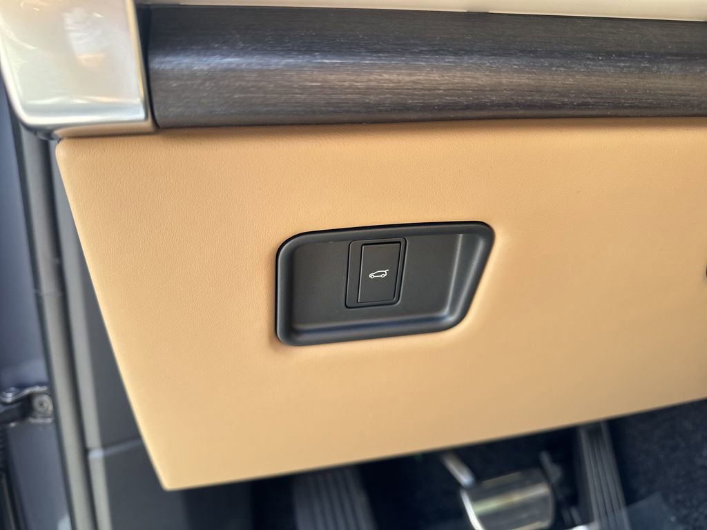 New 2025 Land Rover Range Rover SE image 18