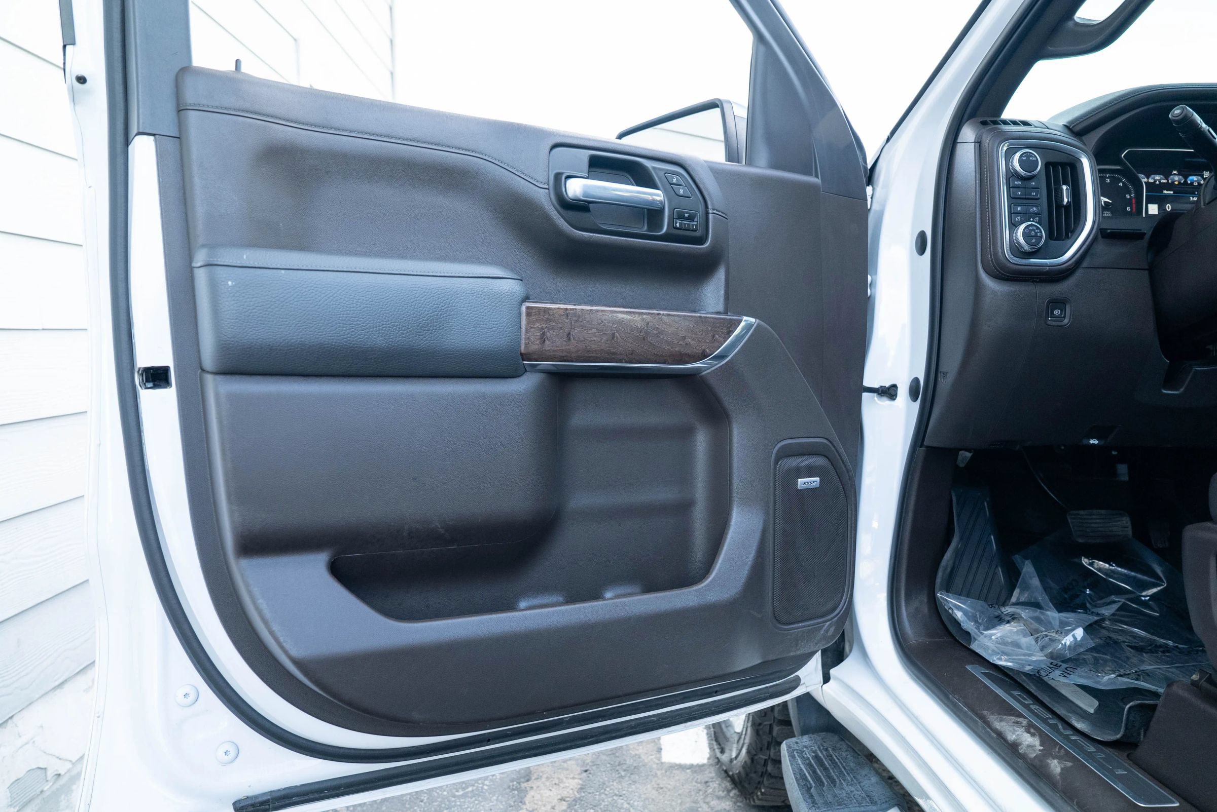 Used 2020 GMC Sierra 1500 Denali w/ Denali Premium Package AWD/4WD image 24