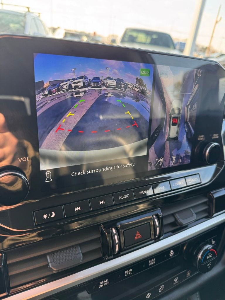 Used 2025 Nissan Pathfinder SL image 22