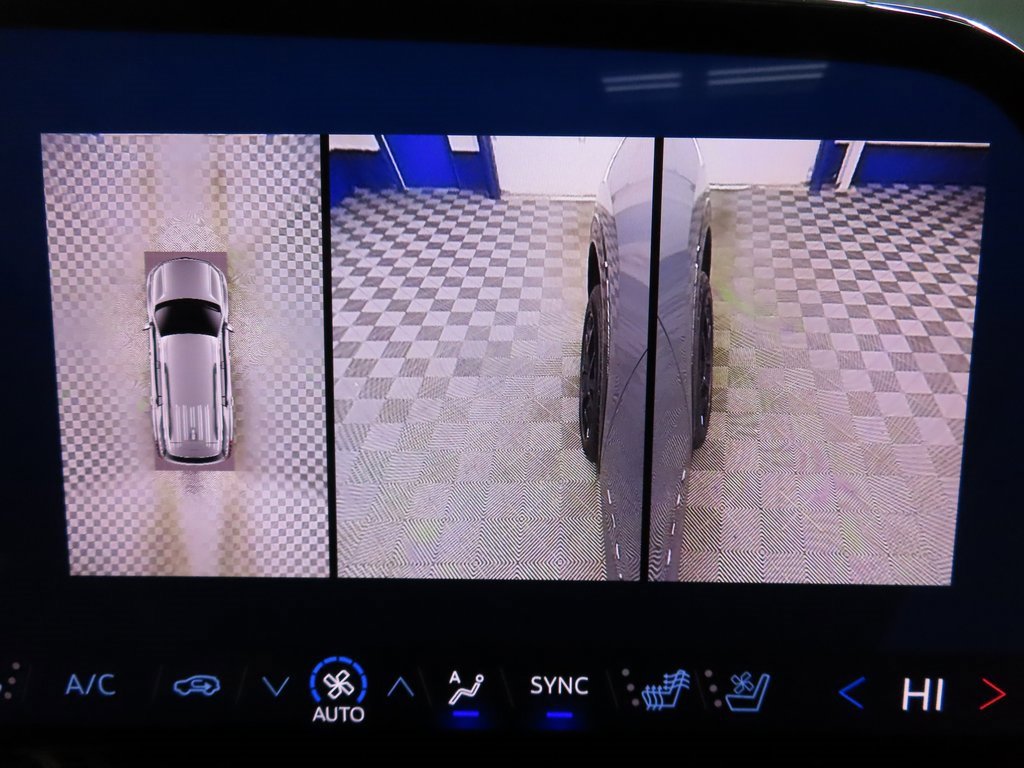 Used 2024 Chevrolet Traverse RS w/ LPO, Floor Liner Package image 18