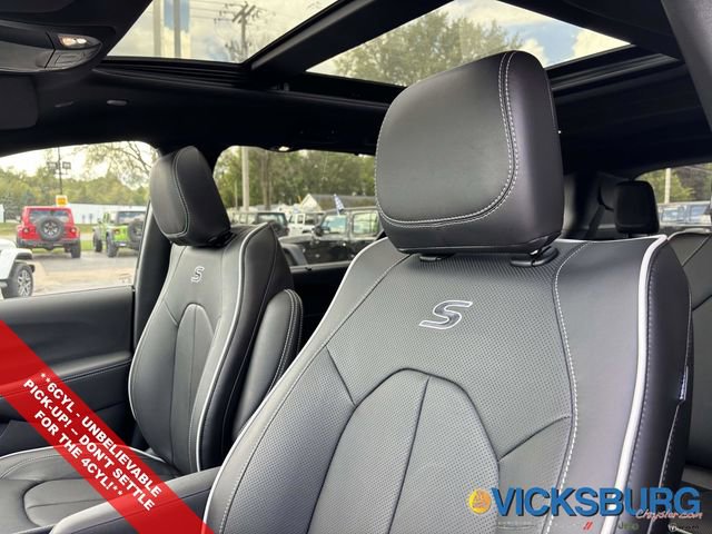 New 2026 Chrysler Pacifica Limited w/ S Appearance Package image 6