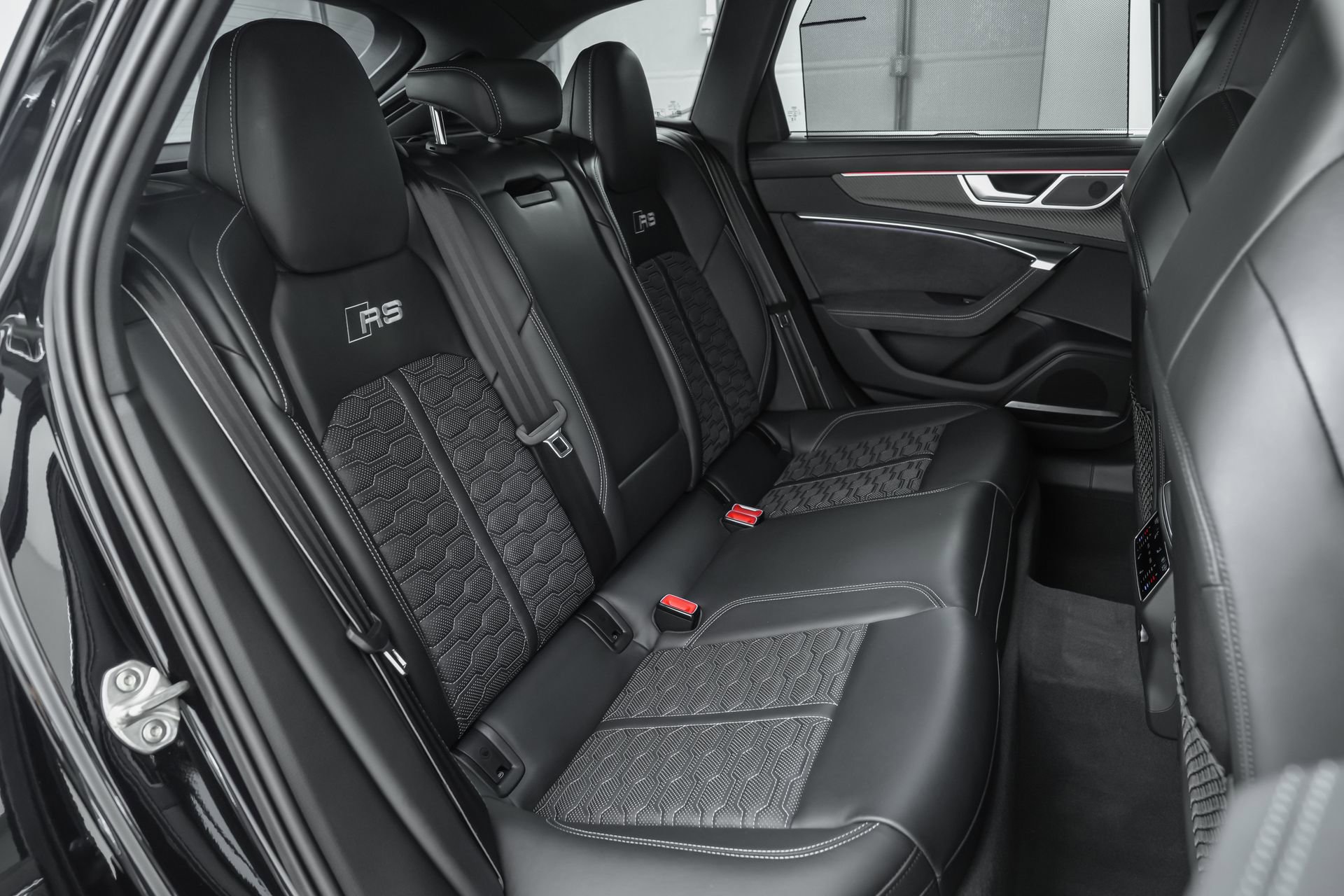 Used 2024 Audi RS 6 performance w/ Matte Carbon Package image 14