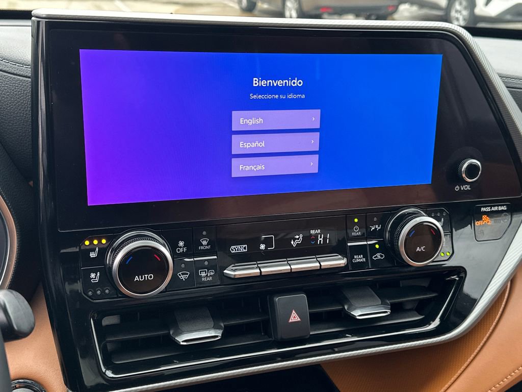 Used 2023 Toyota Highlander Platinum image 29