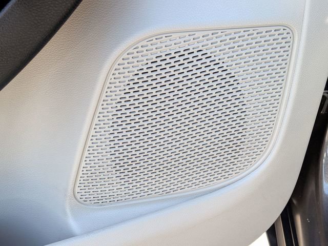 Used 2020 Chrysler Pacifica Touring FWD image 10