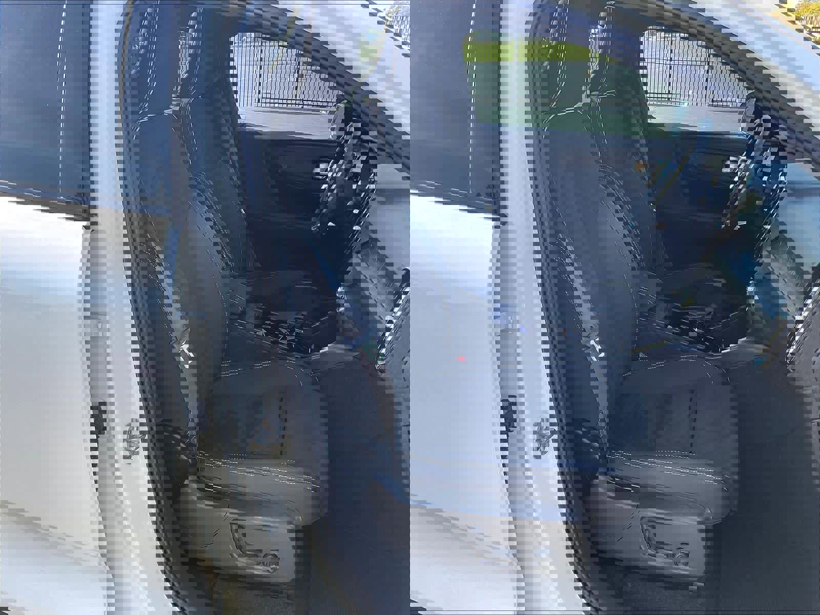 Used 2023 Volvo C40 P8 Recharge Ultimate image 10