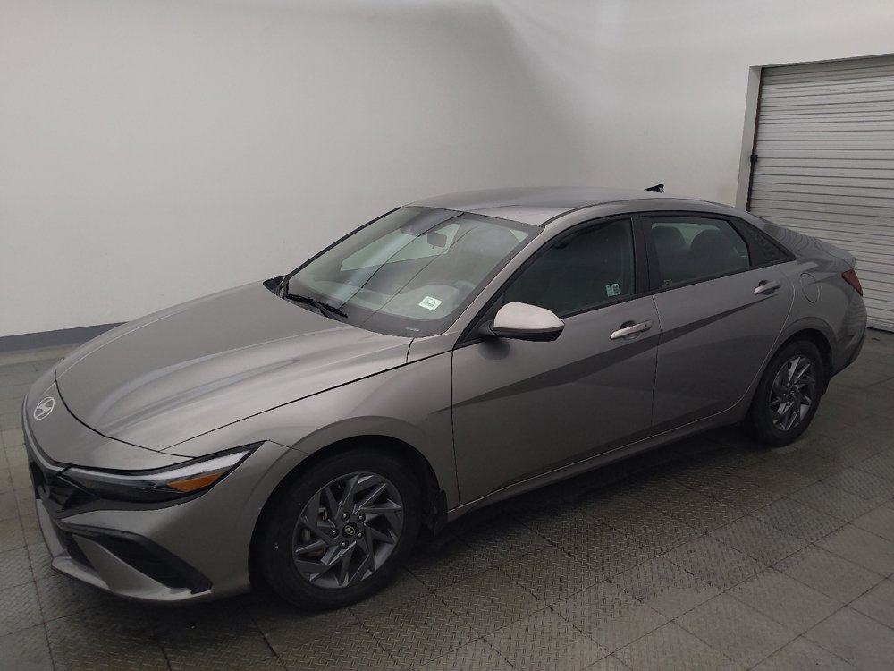 Used 2024 Hyundai Elantra Blue FWD image 2