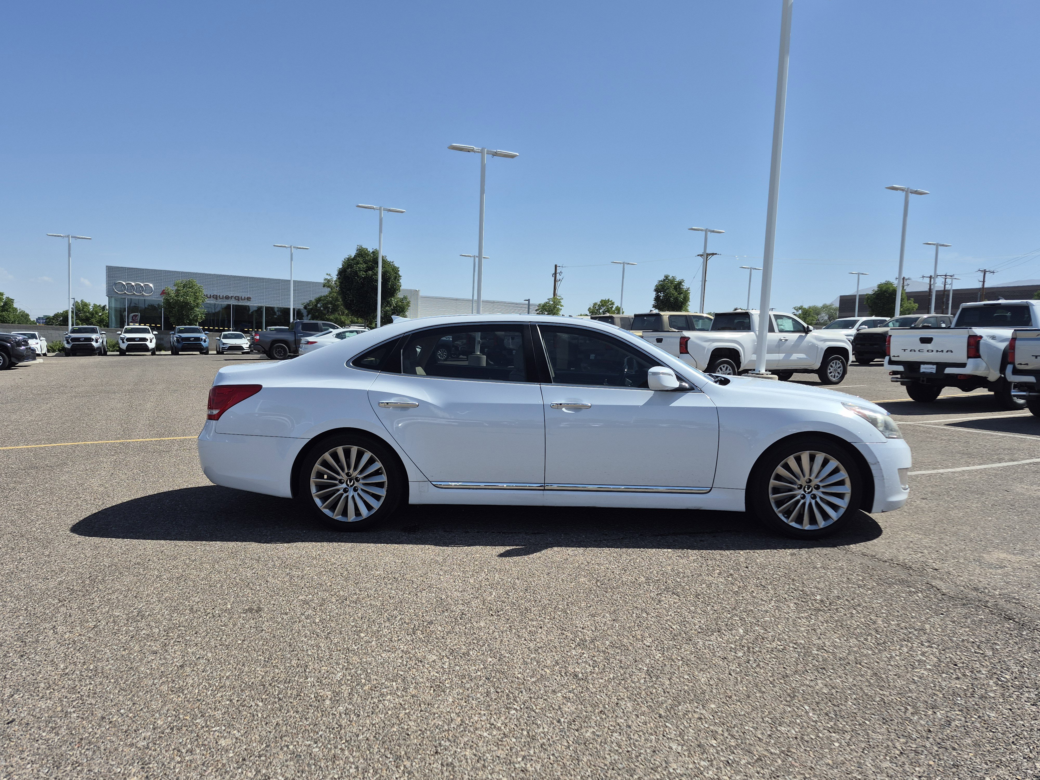 Used 2015 Hyundai Equus Signature RWD image 6