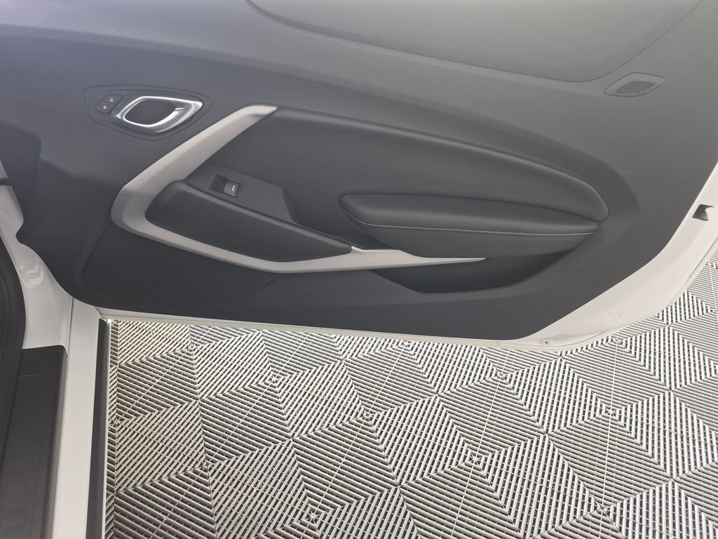 Certified 2021 Chevrolet Camaro SS RWD image 28
