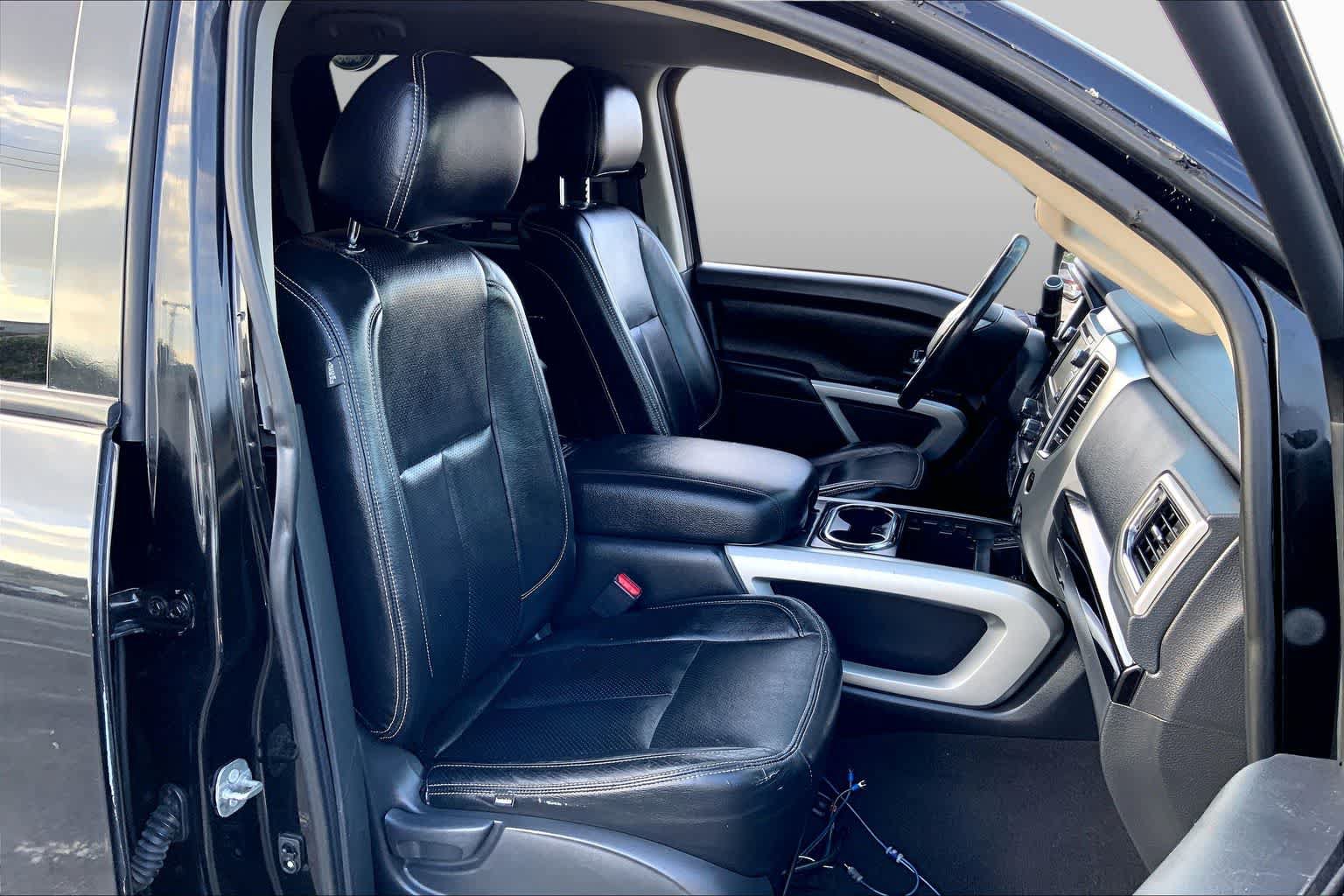 Used 2018 Nissan Titan SV w/ SV Convenience Package RWD image 8