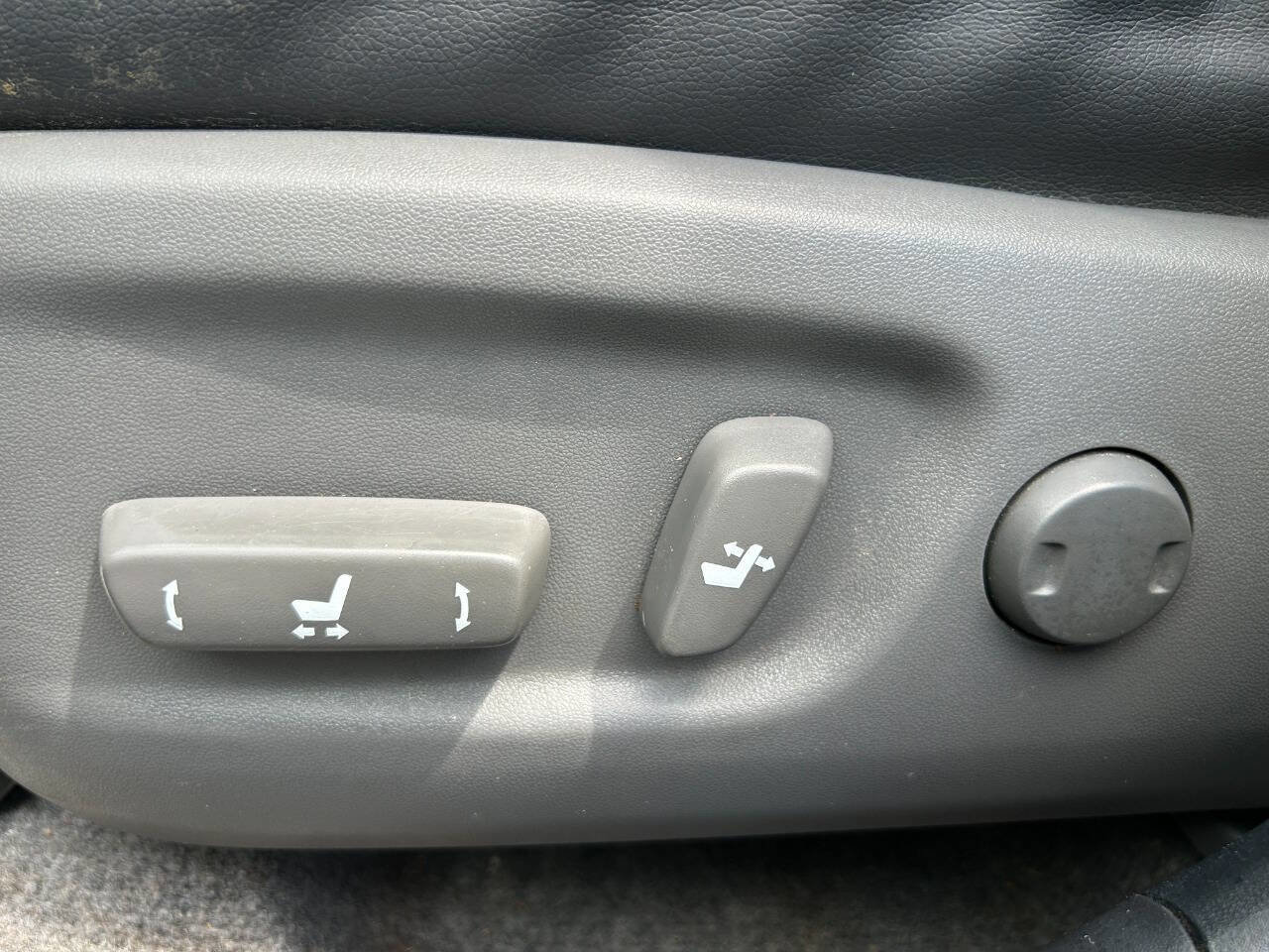 Used 2012 Toyota Prius Four w/ Deluxe Solar Roof Pkg FWD image 25