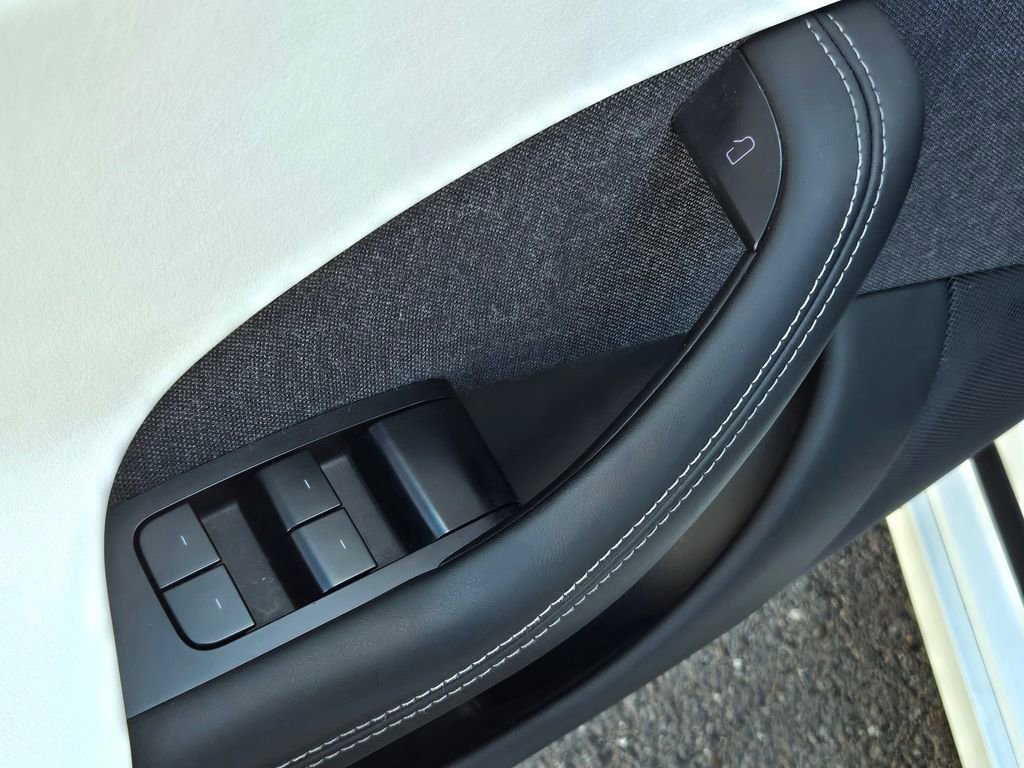 Used 2022 Tesla Model S image 11