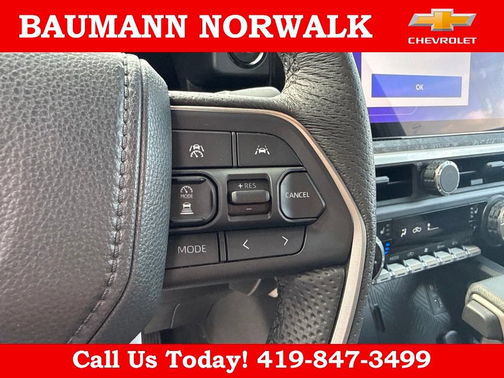 Used 2025 Toyota Tacoma Limited AWD/4WD image 31