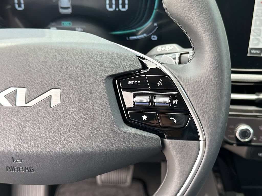 New 2026 Kia Niro EX FWD image 17
