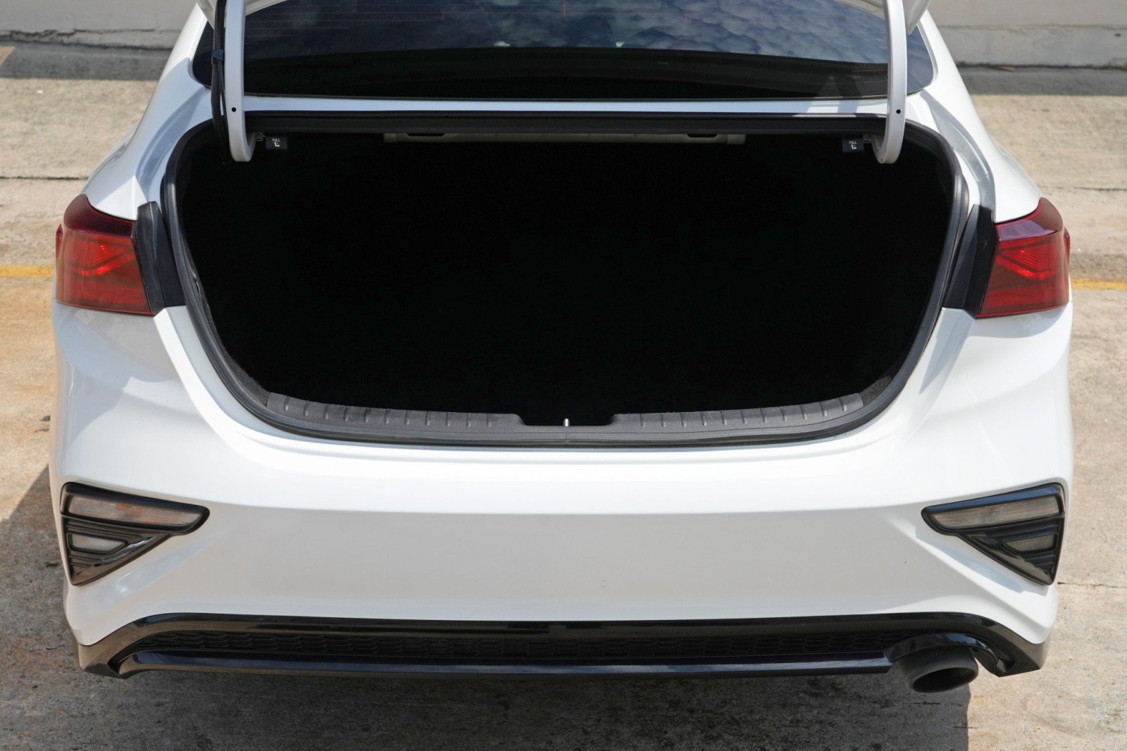Used 2019 Kia Forte LXS FWD image 9