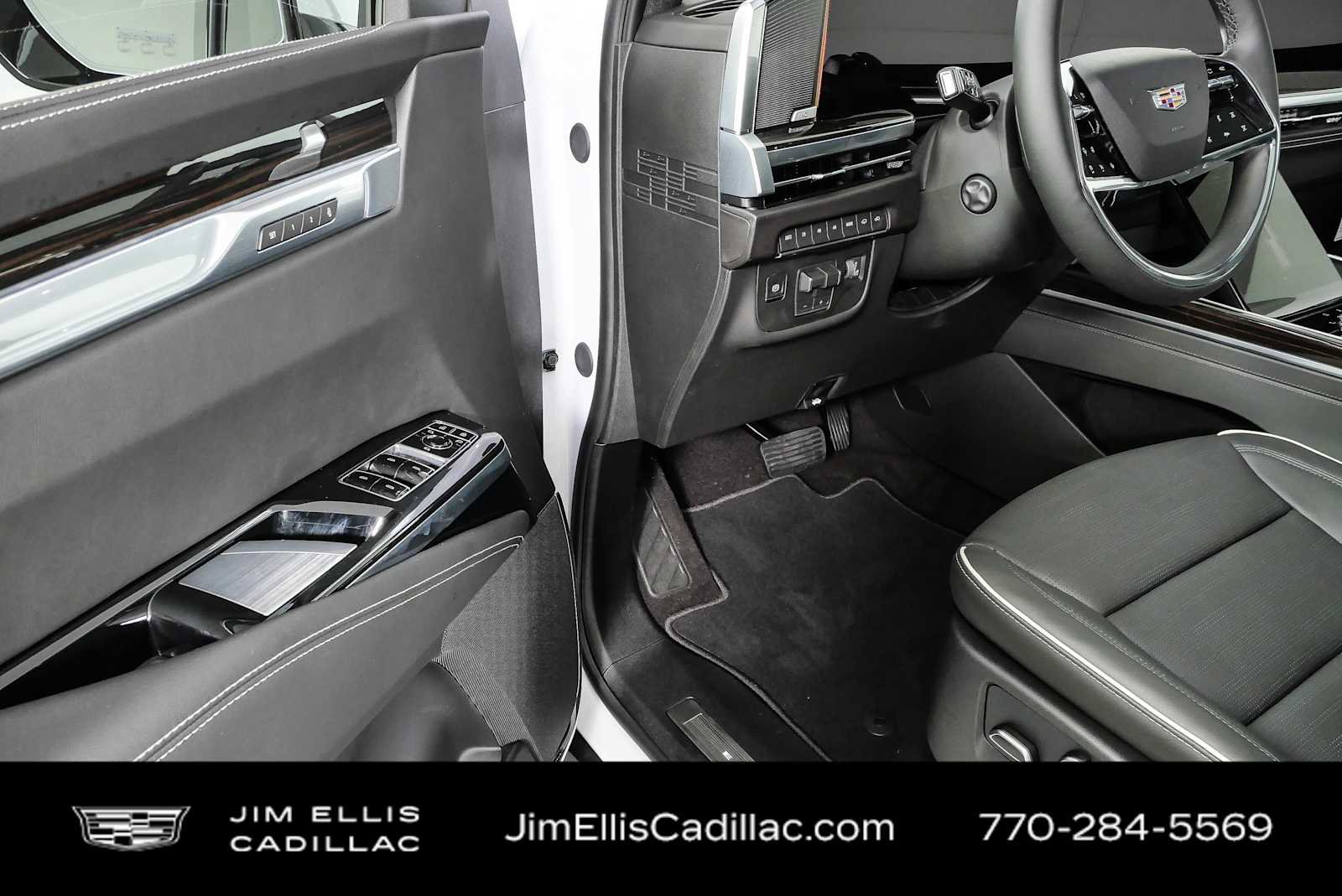 New 2026 Cadillac Escalade ESV Luxury w/ Touring Package AWD/4WD image 8