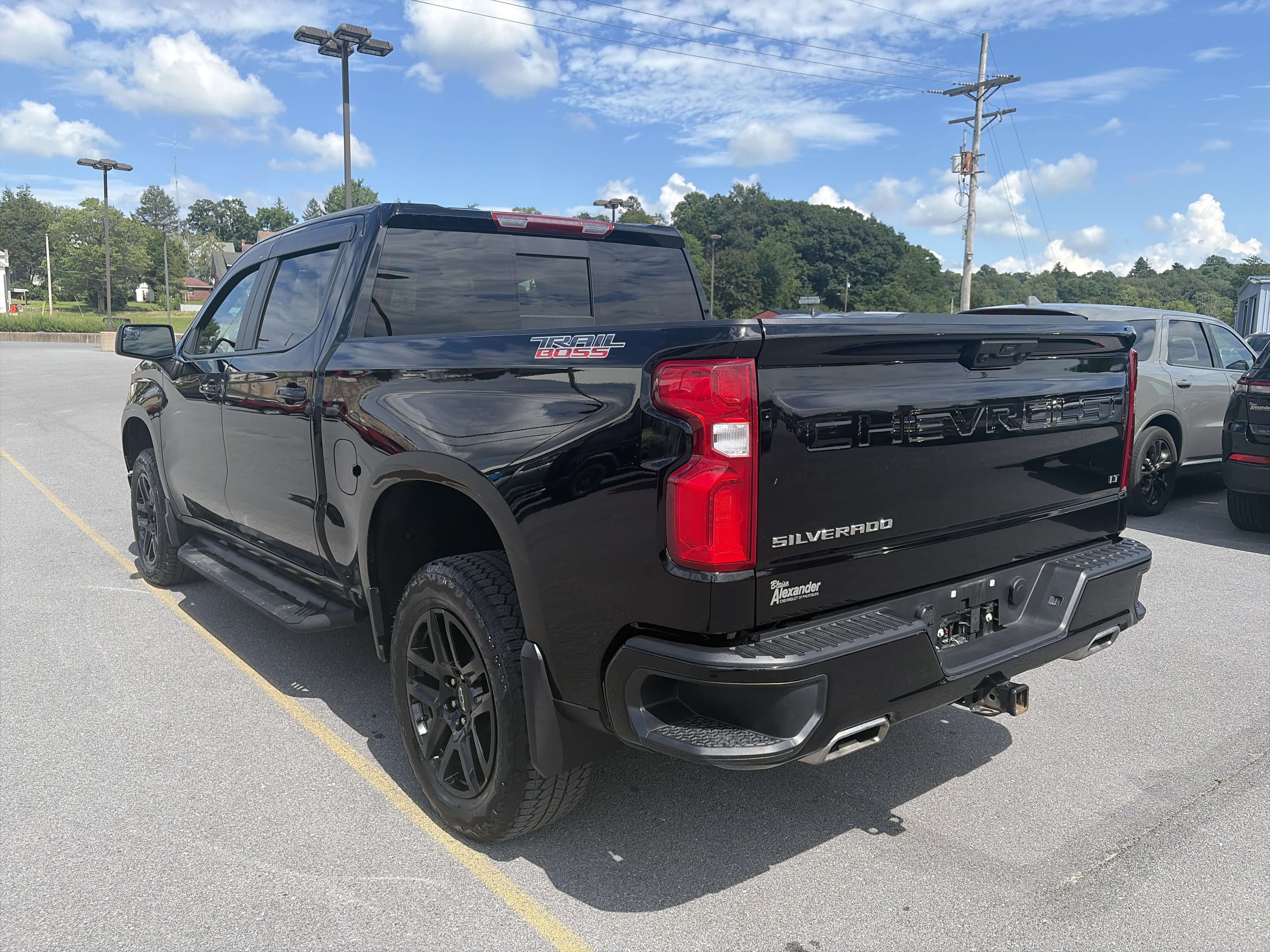 Used 2025 Chevrolet Silverado 1500 LT Trail Boss w/ Convenience Package II AWD/4WD image 4