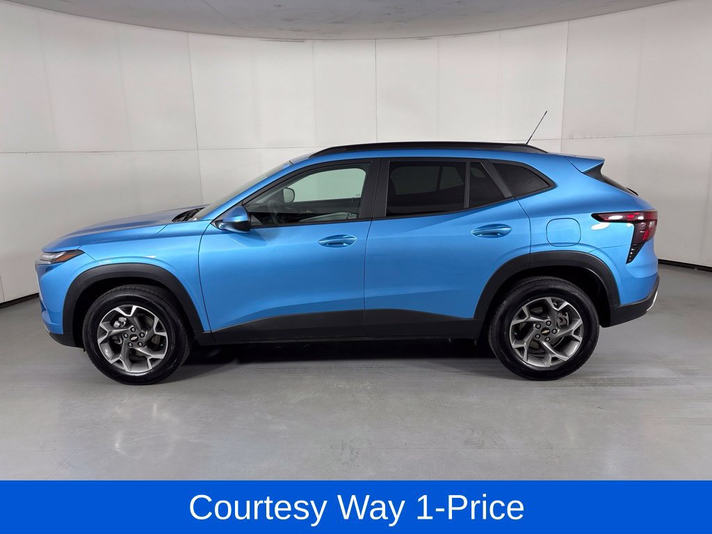 Used 2025 Chevrolet Trax LT FWD image 6