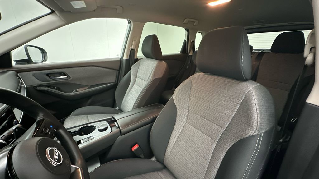 Certified 2023 Nissan Rogue SV image 9