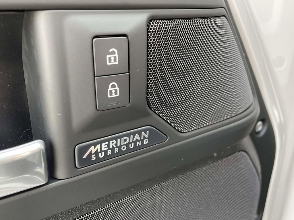 New 2026 Land Rover Defender 130 X-Dynamic SE AWD/4WD image 35