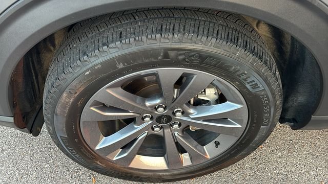 Used 2023 Ford Explorer XLT w/ Equipment Group 202A AWD/4WD image 31
