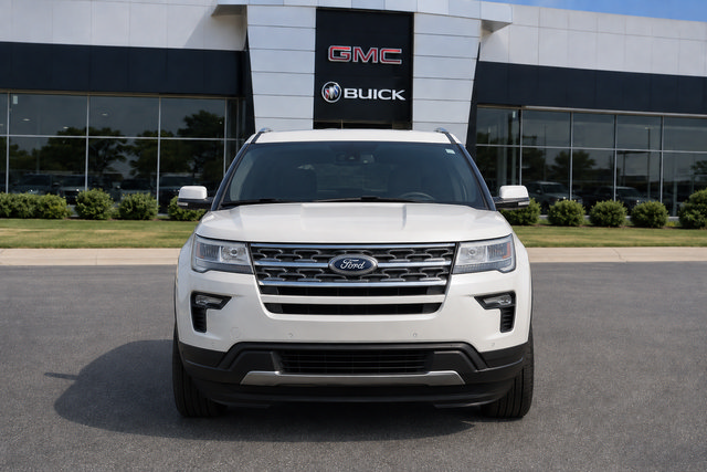 Used 2019 Ford Expedition Limited w/ Equipment Group 301A AWD/4WD image 2