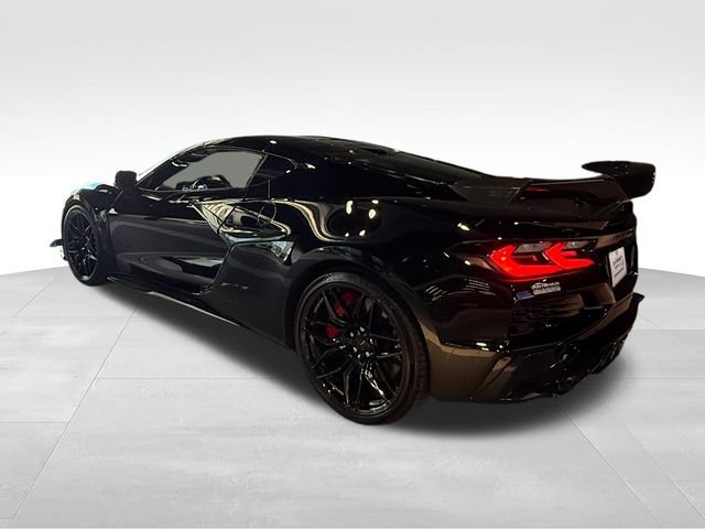 Used 2025 Chevrolet Corvette Z06 w/ Z07 Performance Package RWD image 3
