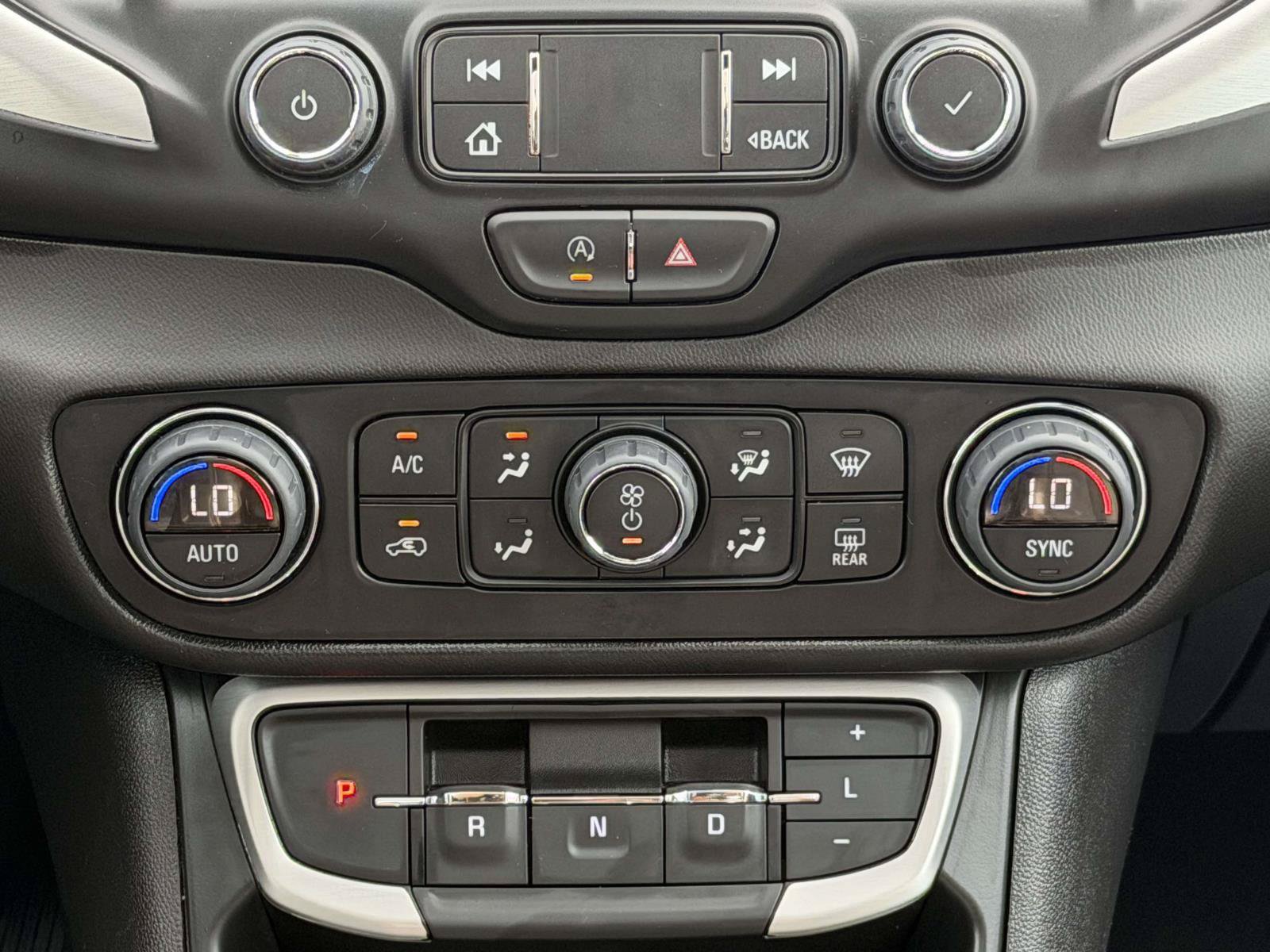 Used 2022 GMC Terrain SLT w/ Infotainment Package II AWD/4WD image 14