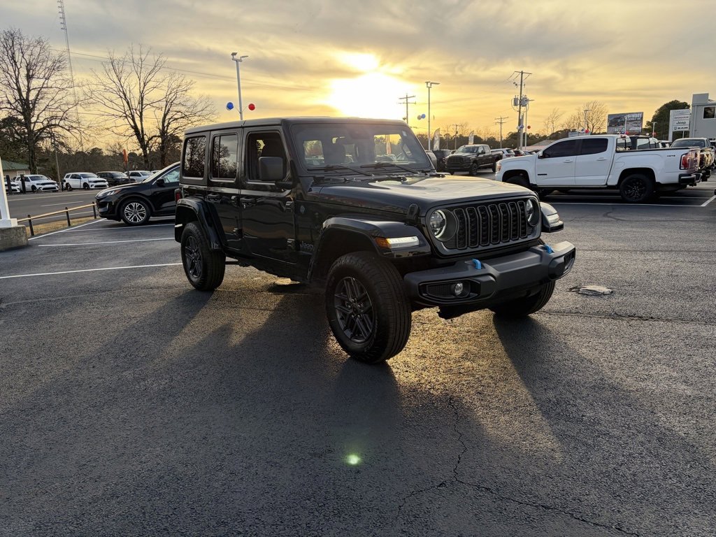 Used 2024 Jeep Wrangler Unlimited w/ LED Headlamp & Fog Lamp Group image 3